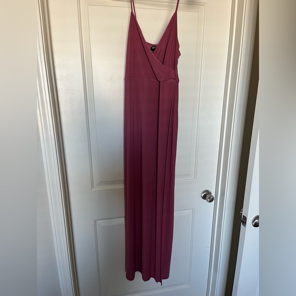 Pink Windsor dress with spaghetti straps and slit up to mid-thigh. Size Large. - Picture 2 of 6